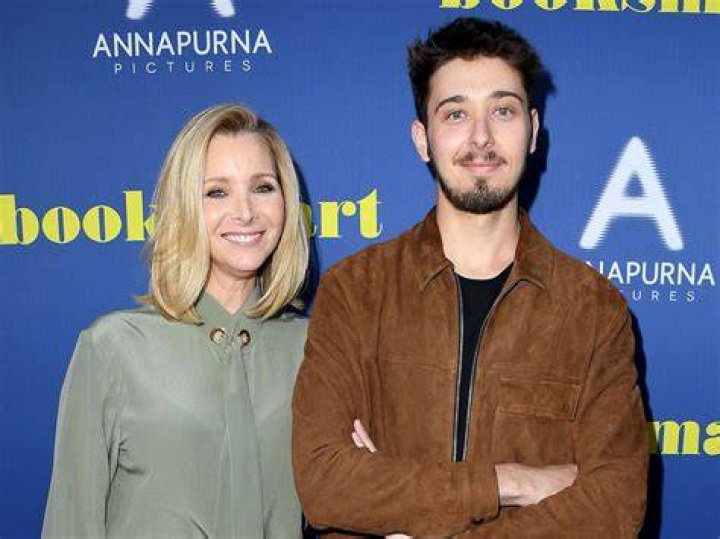 About Lisa Kudrow