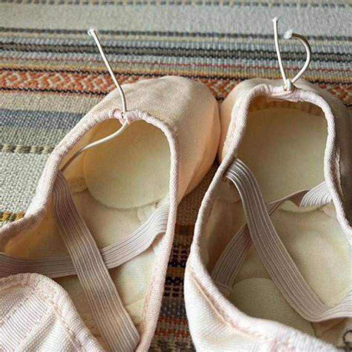 :ballet_shoes: