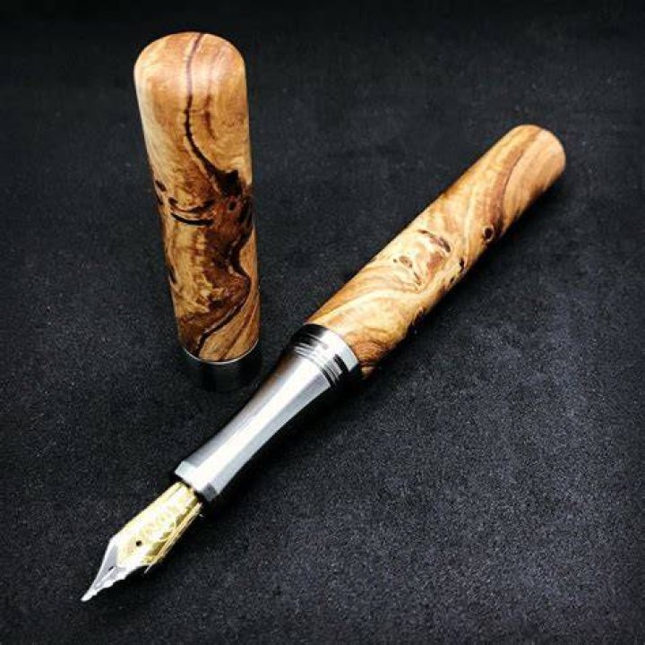 :fountain_pen: