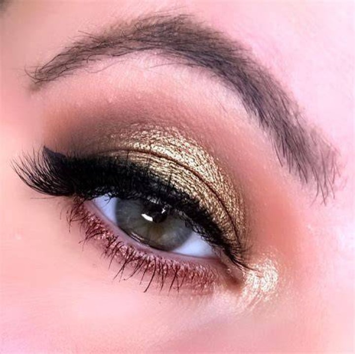 gold eyeshadow looks
