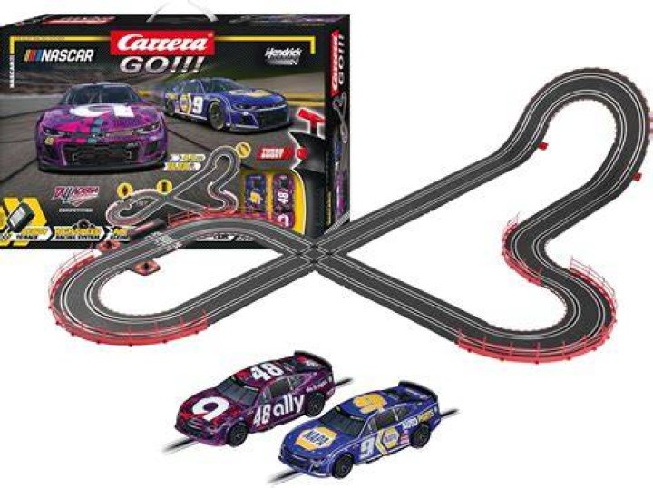 How Fast Do Nascar Racers Go
