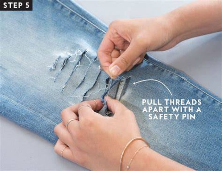 how to distress jeans