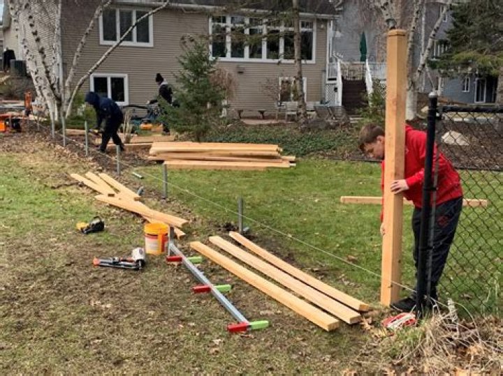 how to put up a chain link fence