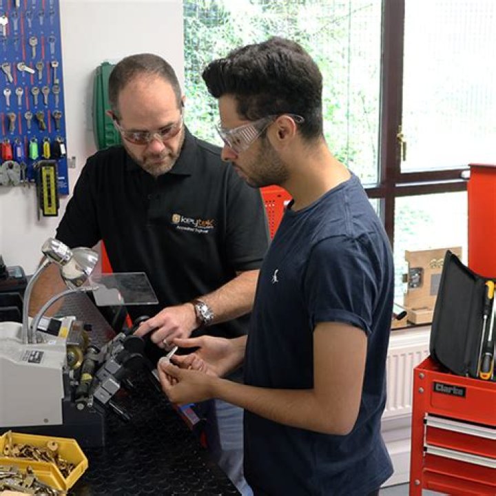 locksmith school
