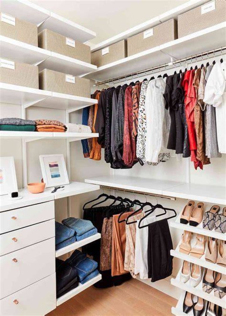walk in closet organizer
